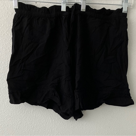 Candace Cameron Bure Petite Short with Ruffle Detail - Black (sz PM) A488177 - Picture 2 of 3
